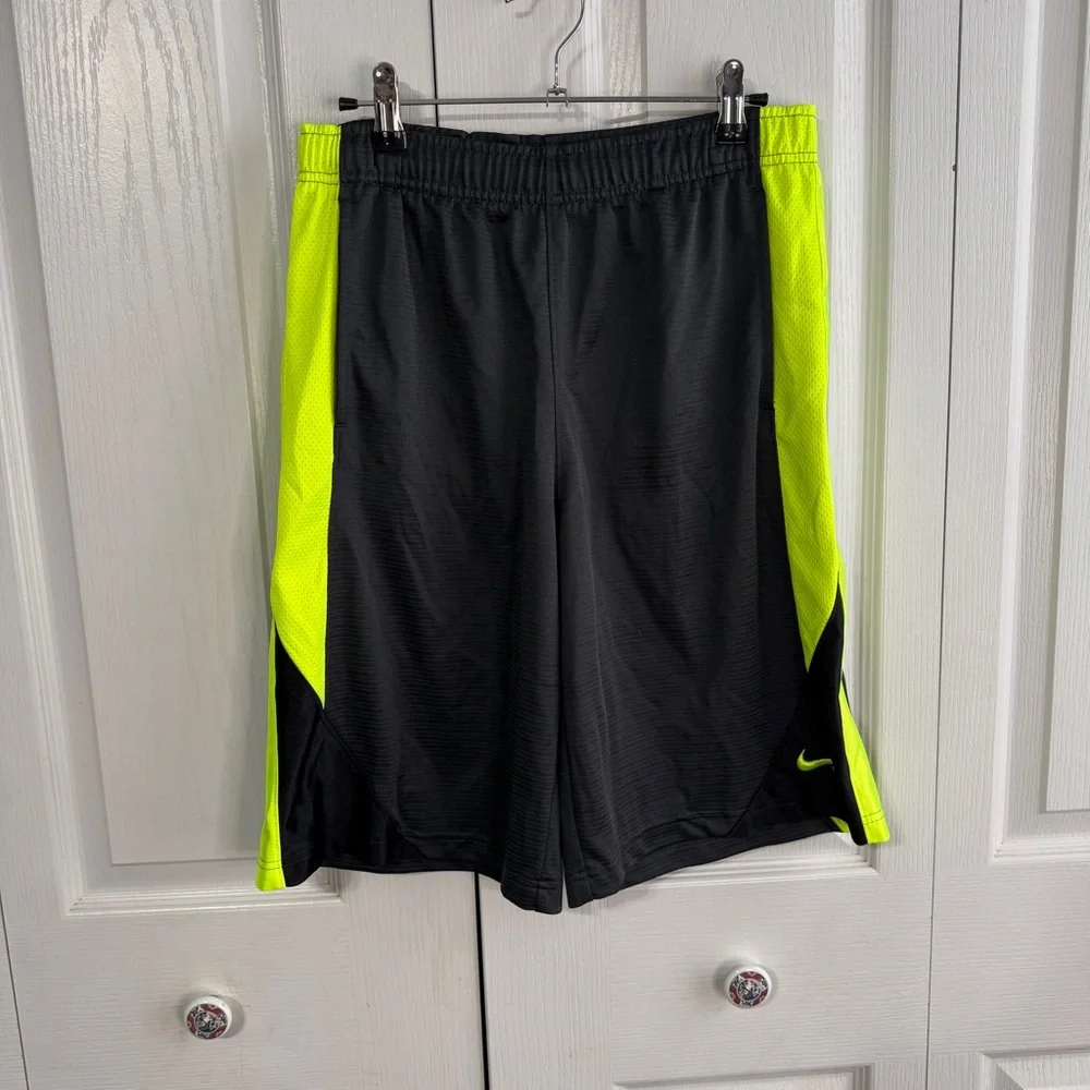 Nike layup 2.0 black volt basketball shorts‎ size large